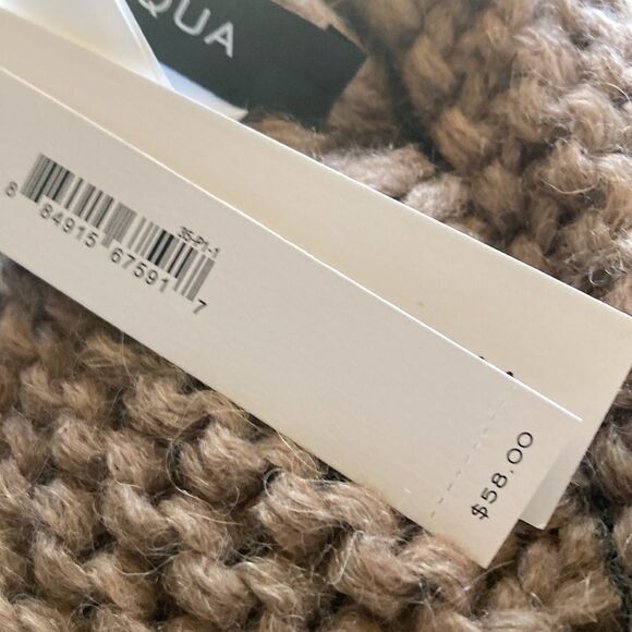 Aqua Brand Knit Pom Pom Woman’s Winter Hat Camel Exclusive for Bloomingdales - Picture 5 of 6